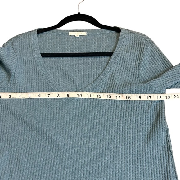 Z Supply Women's V-Neck Waffle Knit Long Sleeve Top- Size Medium - Picture 8 of 9